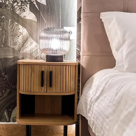 Retro With Parking *