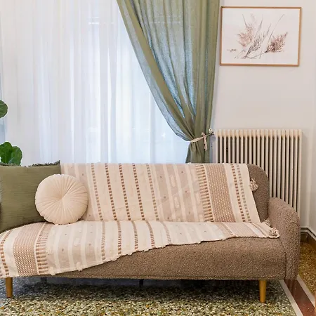 Retro With Parking * Лариса