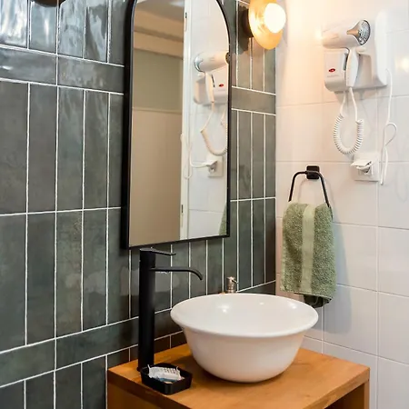 Retro With Parking * Larissa